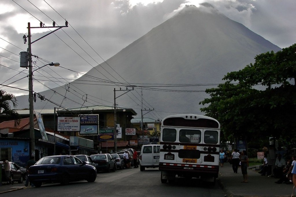 Do centro de La Fortuna partem os passeios para o vulcão e cachoeiras da região - Foto: Silnei L Andrade / Mochila Brasil