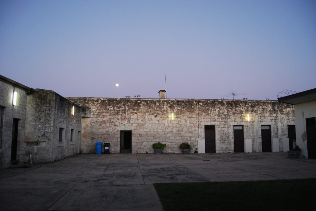Pátio da "prisão hostel" Old mount gambier gaol - Foto: Divulgação