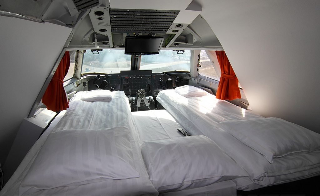 No Jumbo Hostel você pode escolher dormir na cabine do Avião - Foto: Jumbo Hostel