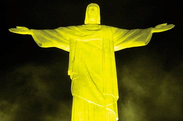 cristosafetyroad No lançamento da campanha, em 2011 várias cidades do mundo destacaram a ação. No Brasil, o Cristo ganhou iluminação especial / Foto: OMS