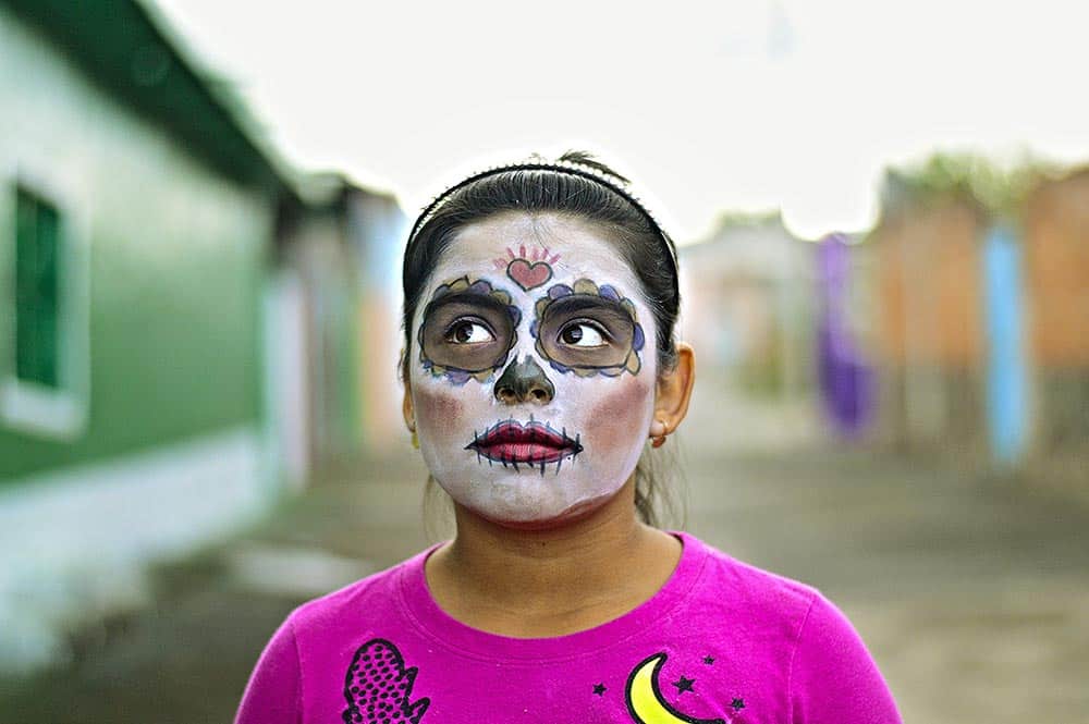 O Dia de los muertos é celebrado por gente de todas as idades e de todos os cantos do México | Foto: Cristian Newman/Unsplash
