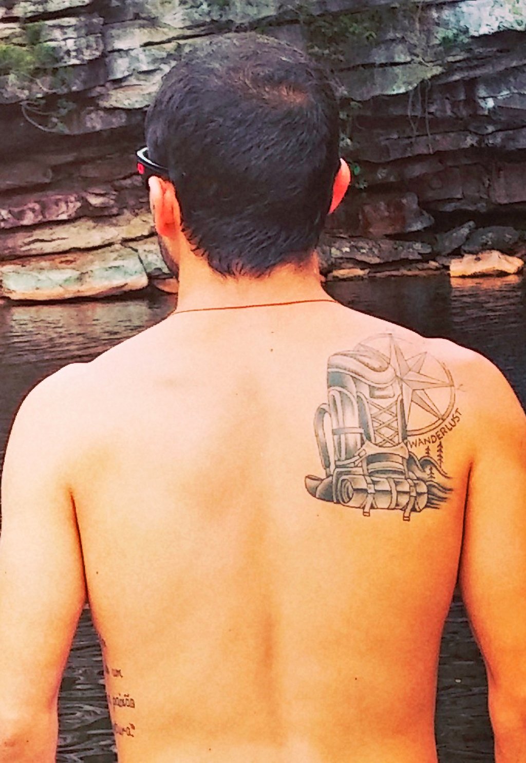 "Me mantendo sempre com a mochila nas costas" - risos. Com esse bom humor, Bruno Gomes mandou a foto de sua tattoo pra gente | Foto: Arquivo pessoal.