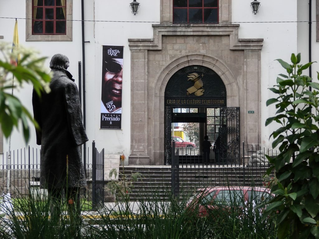 Entrada da Casa de La Cultura Equatoriana - Foto: Silnei L Andrade | Mochila Brasil