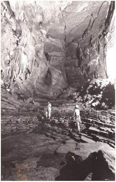 Sala de Cueva de los Tayos - Foto da Expedição Moricz de 1969