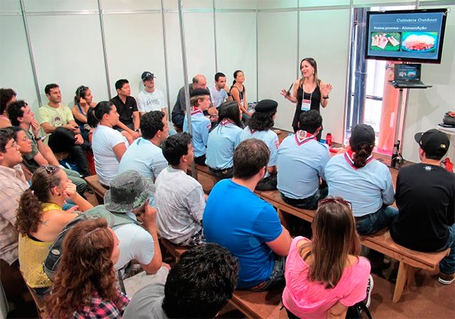 A autora do Cozinha na Mochila foi palestrante da última Adventure Sports Fair | Foto: Rex Andarilho