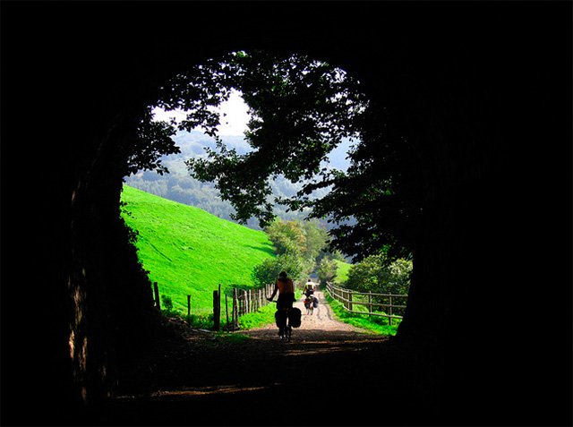 Trilhas na Espanha -Túnel de Ultzi no trecho Leitza-Lekunberri | Foto: Javi Sola