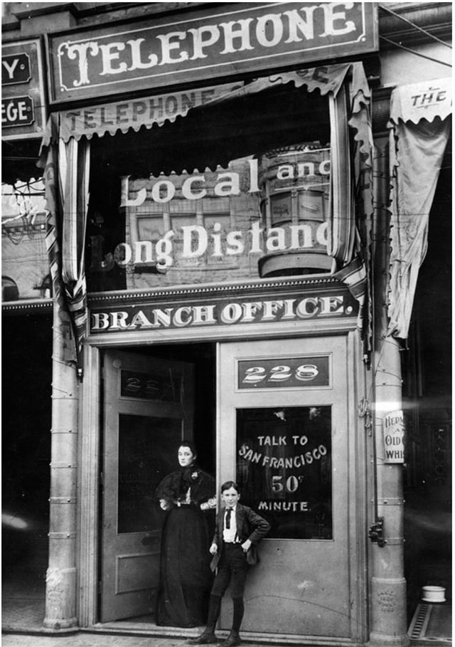 Primeiro 'locutório' de Los Angeles, 1899 | Foto: Public Library LA