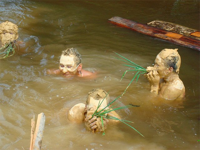 Na região há indígenas isolados. Na imagem, os índios Matis | Foto: Barbara Arisi/Royal Anthropological Institute's Education Dept.