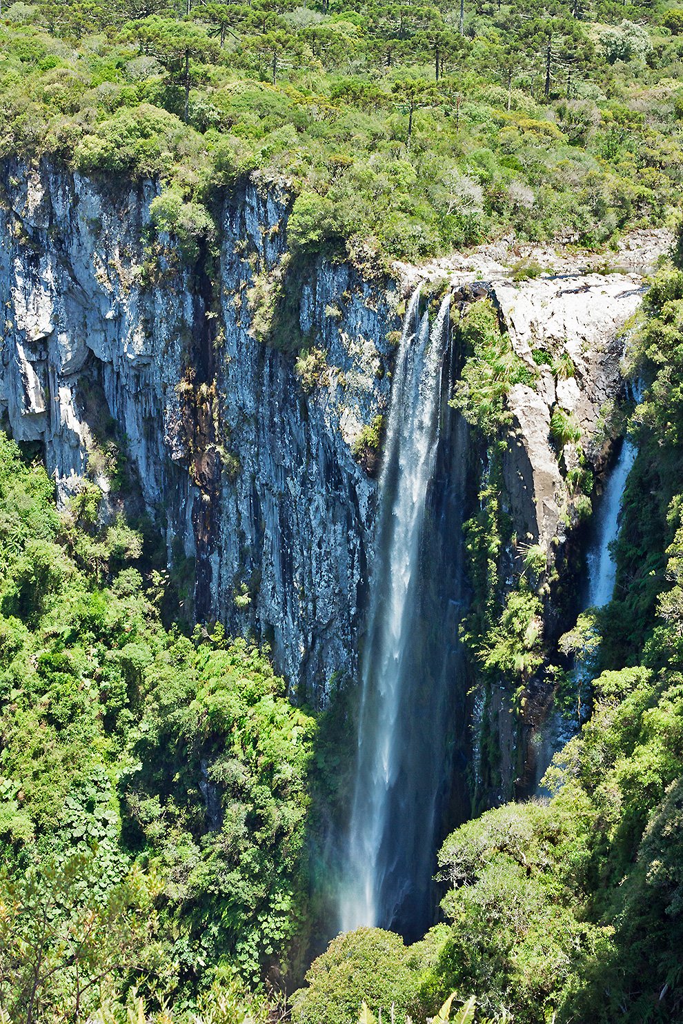 Vista parcial da cachoeira do Cânion Itaimbezinho | Foto: Silnei L Andrade/Mochila Brasil
