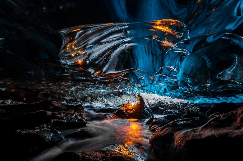 Caverna de gelo em Vatnajökull 