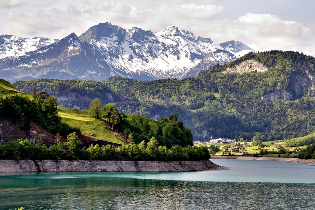 Os alpes estendem-se por 8 países, na imagem área no território suíço | Foto: Artur Staszewski