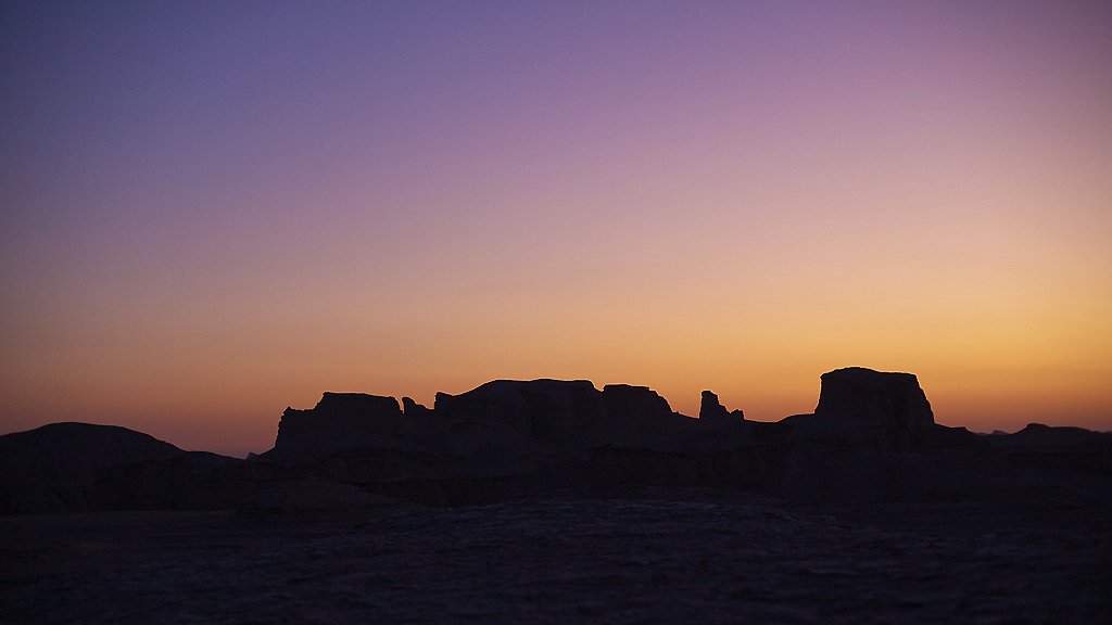 Nascer do sol em área de Dasht-e Lut (Deserto de Lut) nas proximidades de Shahdad, província de Kerman | Foto: Erwin Bolwidt