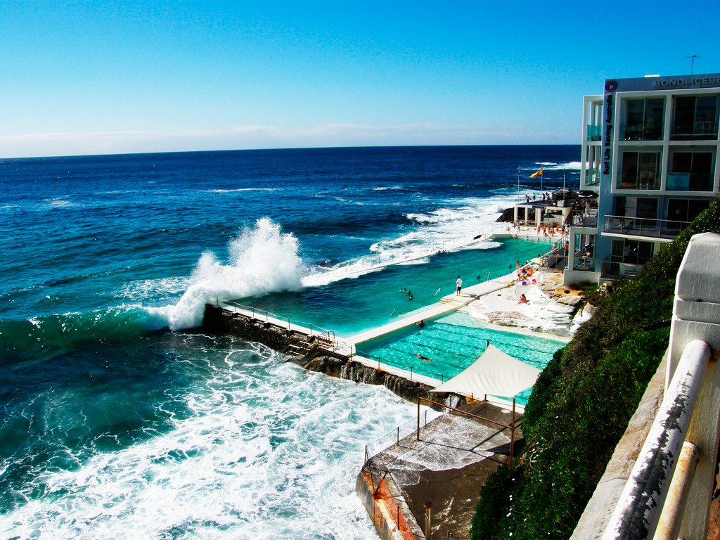 É uma piscina pública, conhecida por sua natação de inverno | Foto: Carlos López Molina