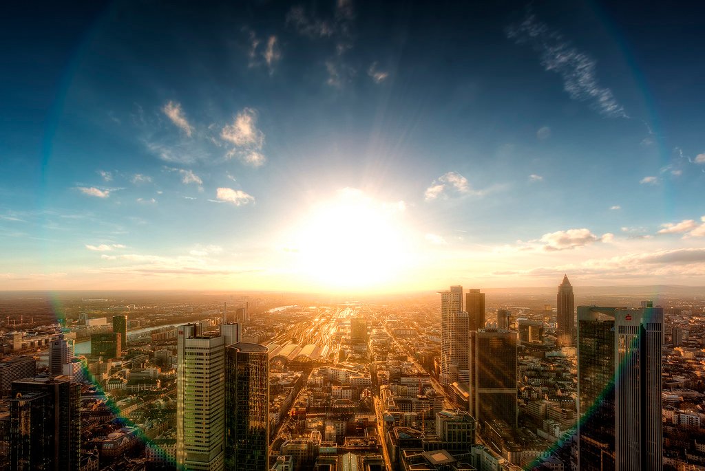 Vista parcial da cidade de Frankfurt, onde rola o '1 Minuto Mochileiro' de hoje | Foto: Nico Trinkhaus.