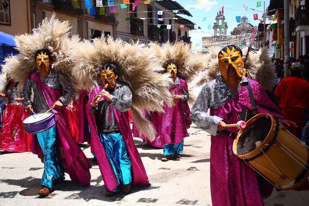Grupo caminha pelas ruas de Cajamarca | Foto: Jorge Custodio B.