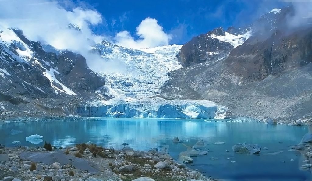 O que fazer na Bolívia: Laguna Glaciar na Cordilheira Real - Foto: Wikimedia Commons