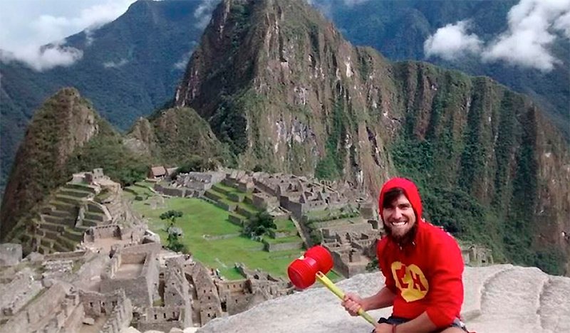 O 'Chapolin mochileiro' em Machu Picchu | Foto: Notimex.