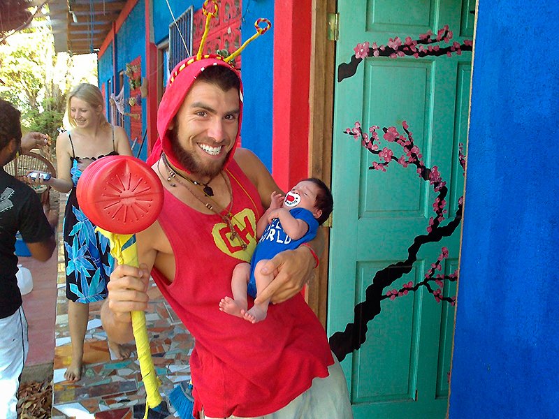 Caleb disse que era difícil sair das casas onde por vezes ficou hospedado. "As famílias tornavam-se minha família" | Foto: Arquivo pessoal.