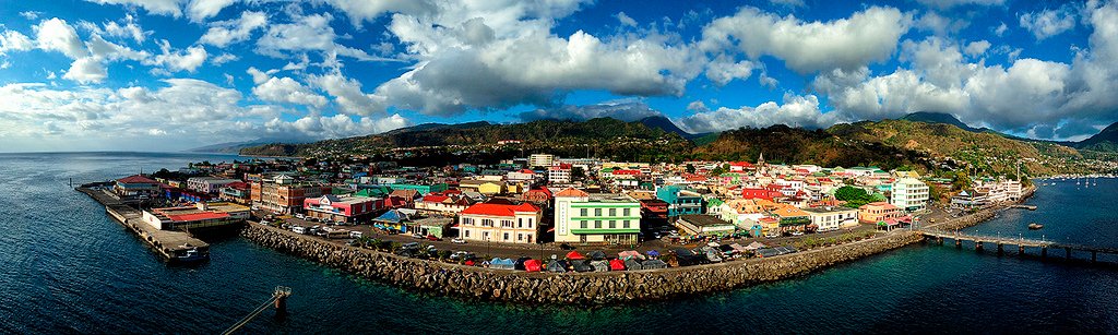 Vista de Roseau, cidade mais populosa da Dominica | Foto: Edgar Barany C.