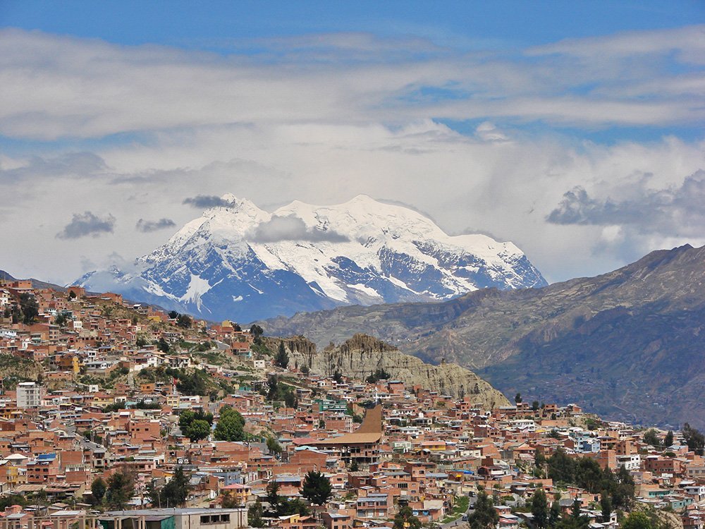 La Paz é a cidade mais barata da América do Sul no índice. Na imagem, o nevado Illimani, cartão postal da capital boliviana | Foto: Silnei L Andrade/Mochila Brasil