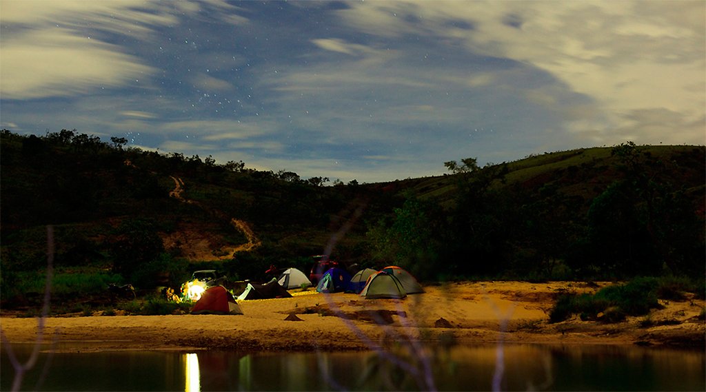Acampamento em Uiramutã, cidade ponto de partida para expedição rumo à nascente do Rio Ailã | Foto: Ed Andrade Jr (Flickr | Facebook).
