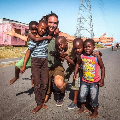 e gente que o inspira(rou) | Foto: Reprodução/FunForLouis.