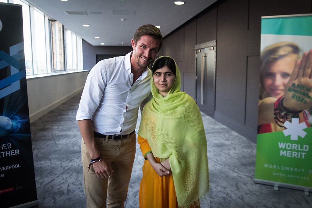 Mark e a ativista paquistanesa, prêmio Nobel da Paz (2014), Malala Yousafzai | Foto: TheBackpackerIntern.com