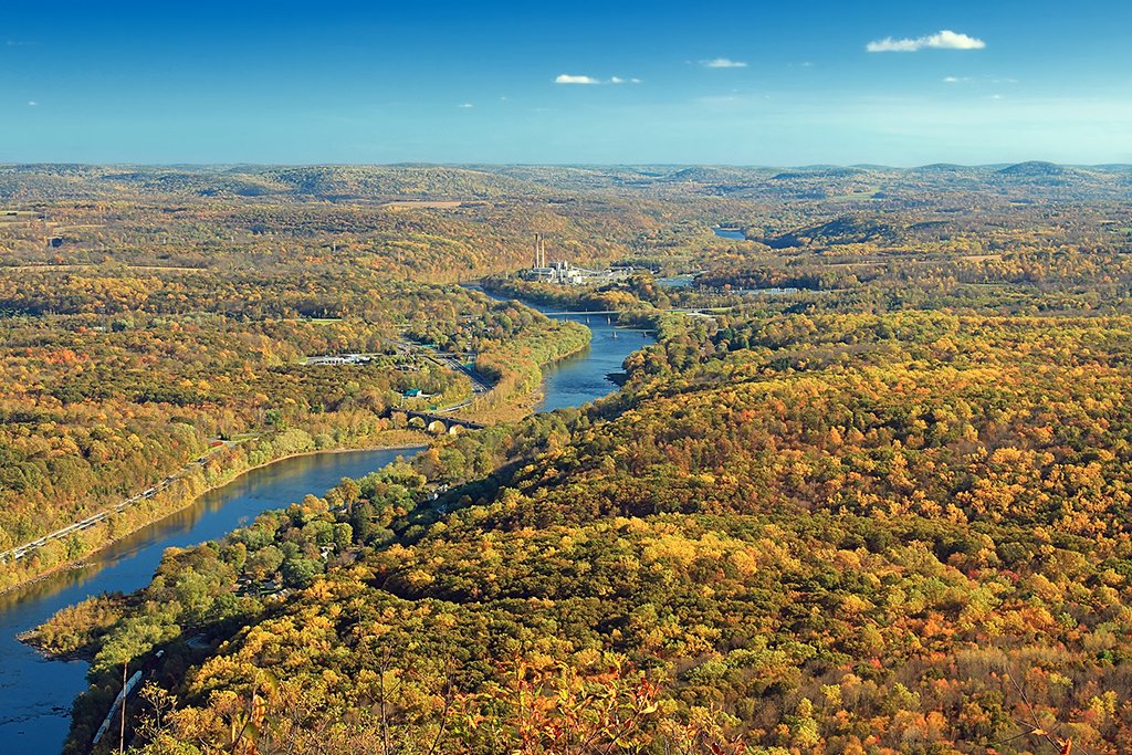 De um lado o Estado da Pensilvânia, de outro o de New Jersey - Vale do Rio Delaware, vistos a partir de um ponto da AT | Foto: Nicholas A. Tonelli.