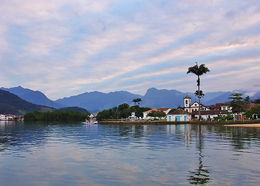 Mar, montanha, rio e arquitetura colonial na bela cidade de Paraty | Foto: Silnei L Andrade/Mochila Brasil.