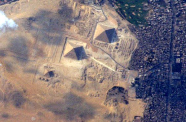 Pirâmides do Egito | Foto: Terry W. Virts.