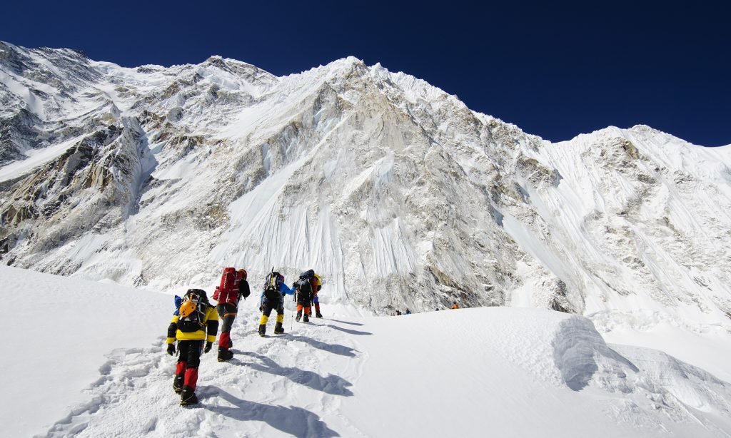 Alpinistas seguindo para o Camp 2 no Monte Everest - Foto: Wikimedia Commons