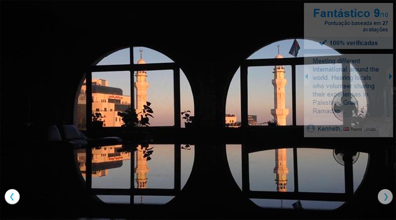 Em uma das vistas do Area D Hostel, o minarete da Mesquita Abdel Nasser Jamal, no centro da cidade | Foto: Reprodução/Booking.com.