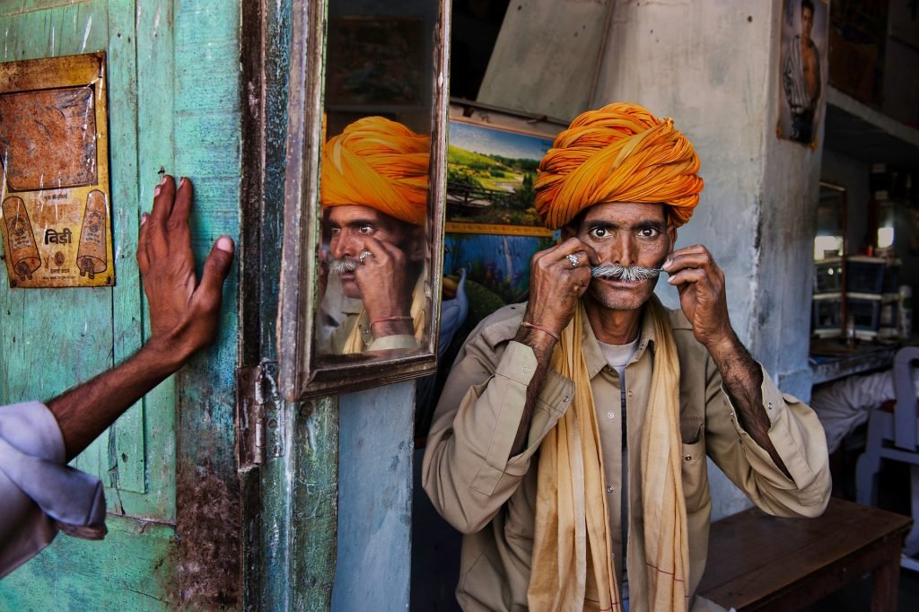 Homem em um turbante laranja, retratado em Rajasthan, 2009