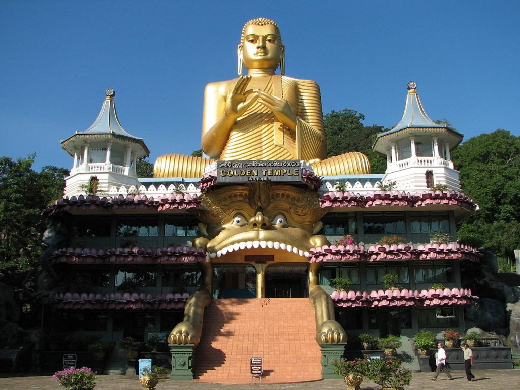 O Templo Dourado de Dambulla - Foto: Bernard Gagnon / Wikimedia Commons
