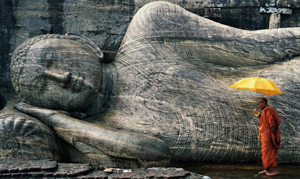 Estátua do Buda Deitado. Foto: Hugh Sitton