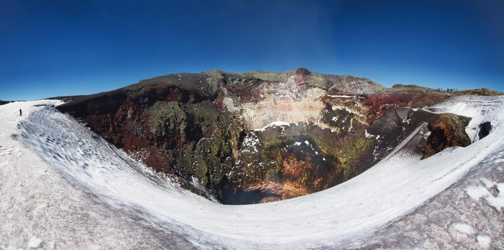 Cratera do vulcão Villarrica - Foto: Asta Skjervoy