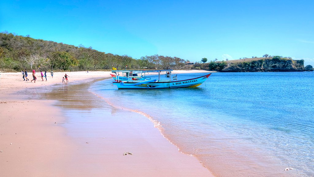 A praia está na pequena aldeia de Sekaroh - Lombok | Foto: Schristia.