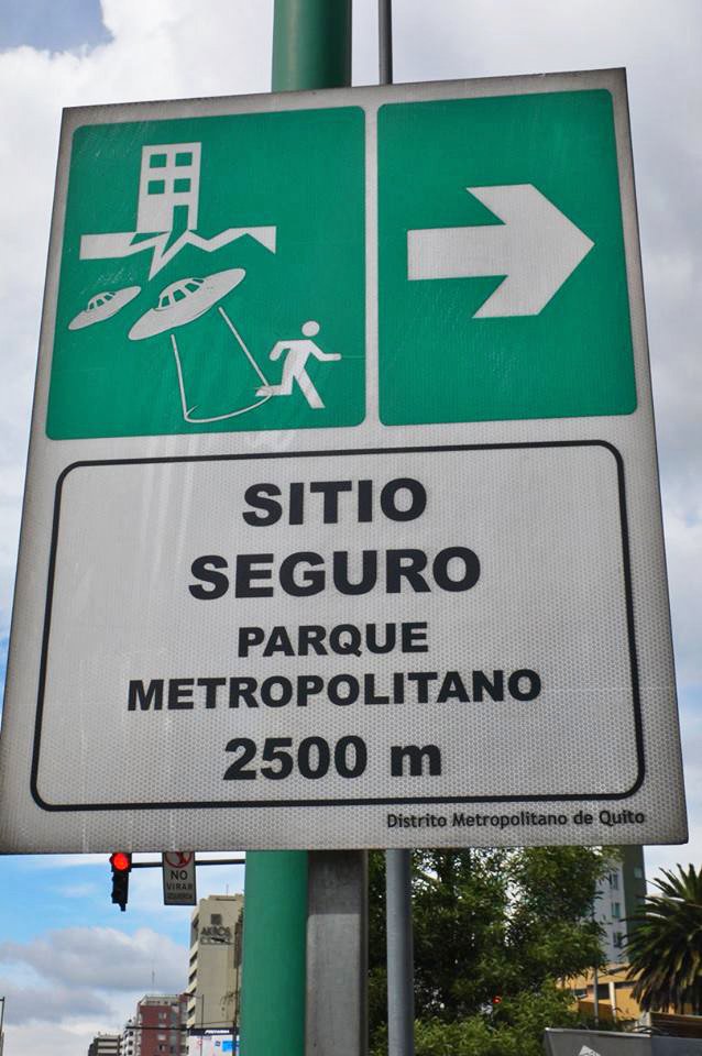 Placa indica local seguro, em Quito - Equador | Foto: Reprodução Facebook.