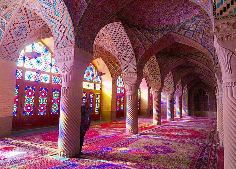 Mesquita Nasir Al-Mulk mosque, na cidade de Shiraz - Irã | Foto: Reprodução Facebook.
