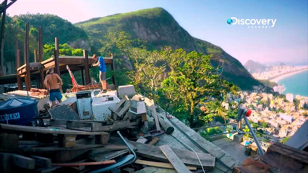 Viajantes encaram trabalho em hostel do Vidigal e podem apreciar uma das mais belas vistas da cidade | Foto: Divulgação.