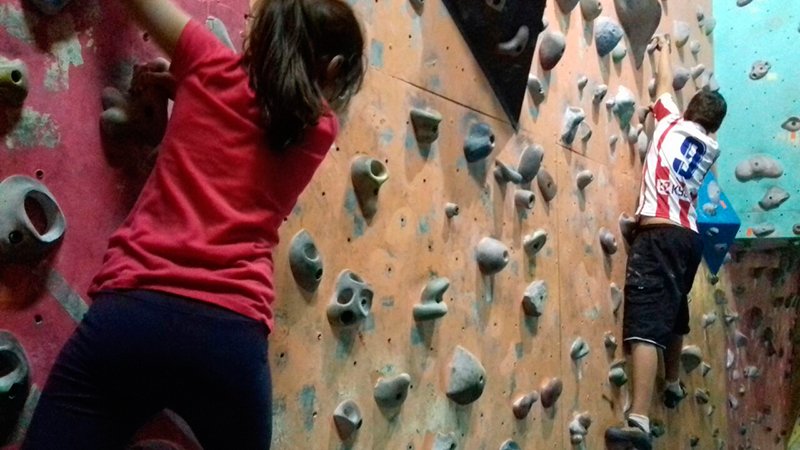 Associados participando do evento "Mês da Escalada Indoor" em Brasília (DF) | Foto: Divulgação.