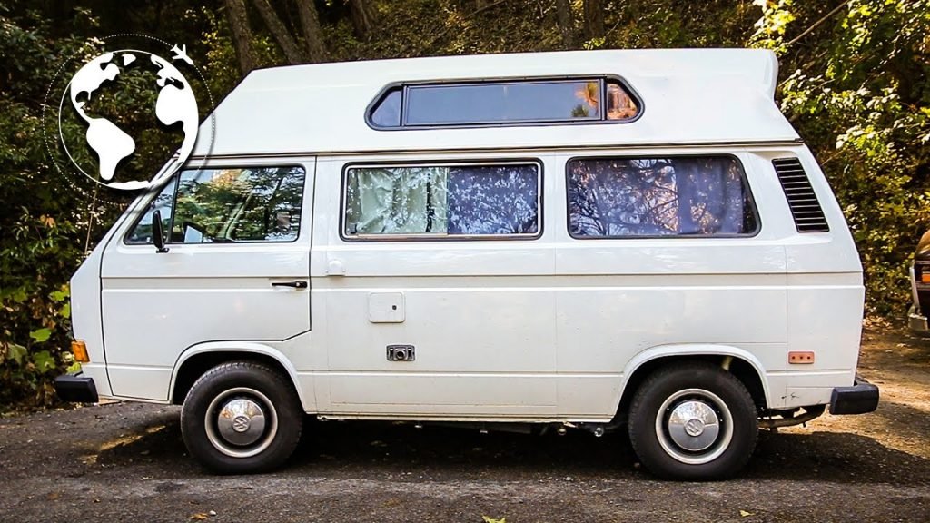 A VW 1985 comprada em San Diego, Califórnia, hoje é o lar de Mazzi - Foto: Dylan Magaster