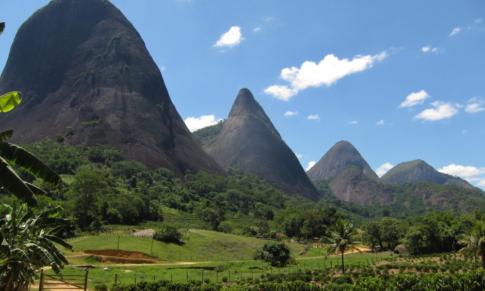 porteira do Sítio Cantinho do Céu