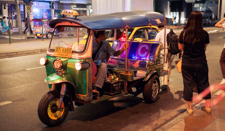 Tuk-Tuk, só os mais corajosos sobem em um desses! haha