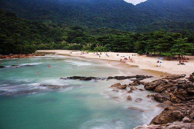 Praia do Meio em Trindade, passeios para conhecer Paraty gastando pouco