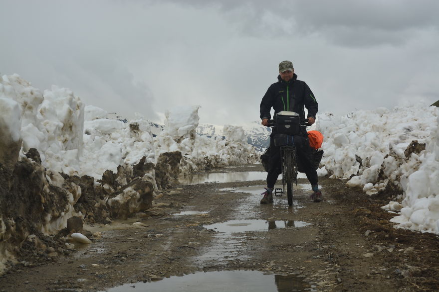 A Swede cycled across 100 countries now he plans to start walking 598856930a2ca 880 1