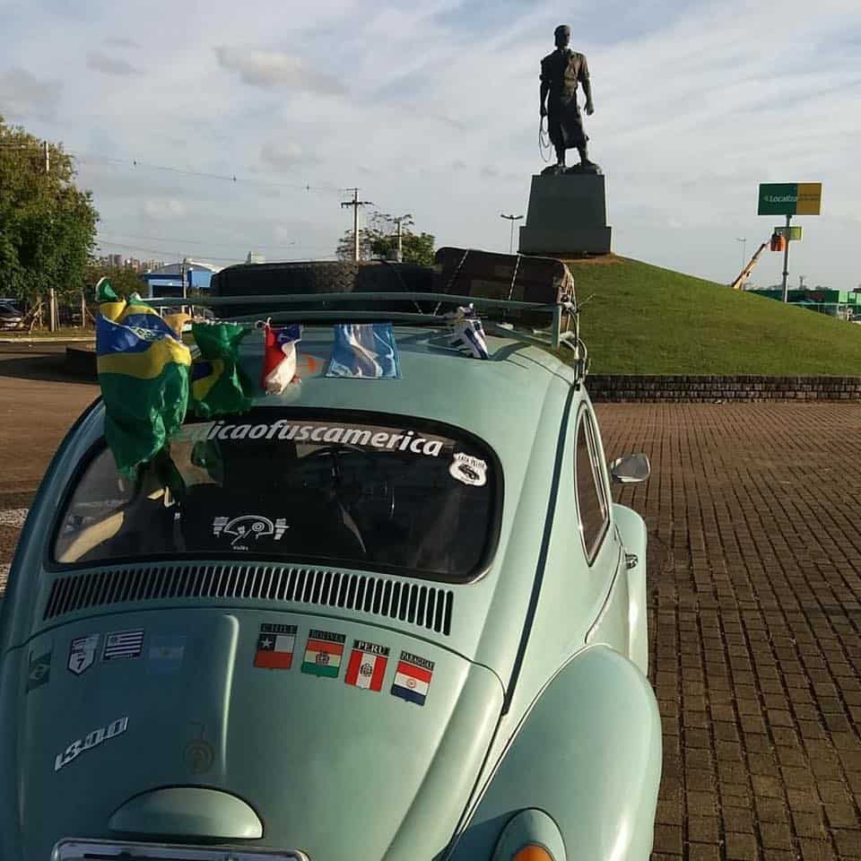 Com Fusca 68 vindo do Brasil, torcedores viajam pela Rússia