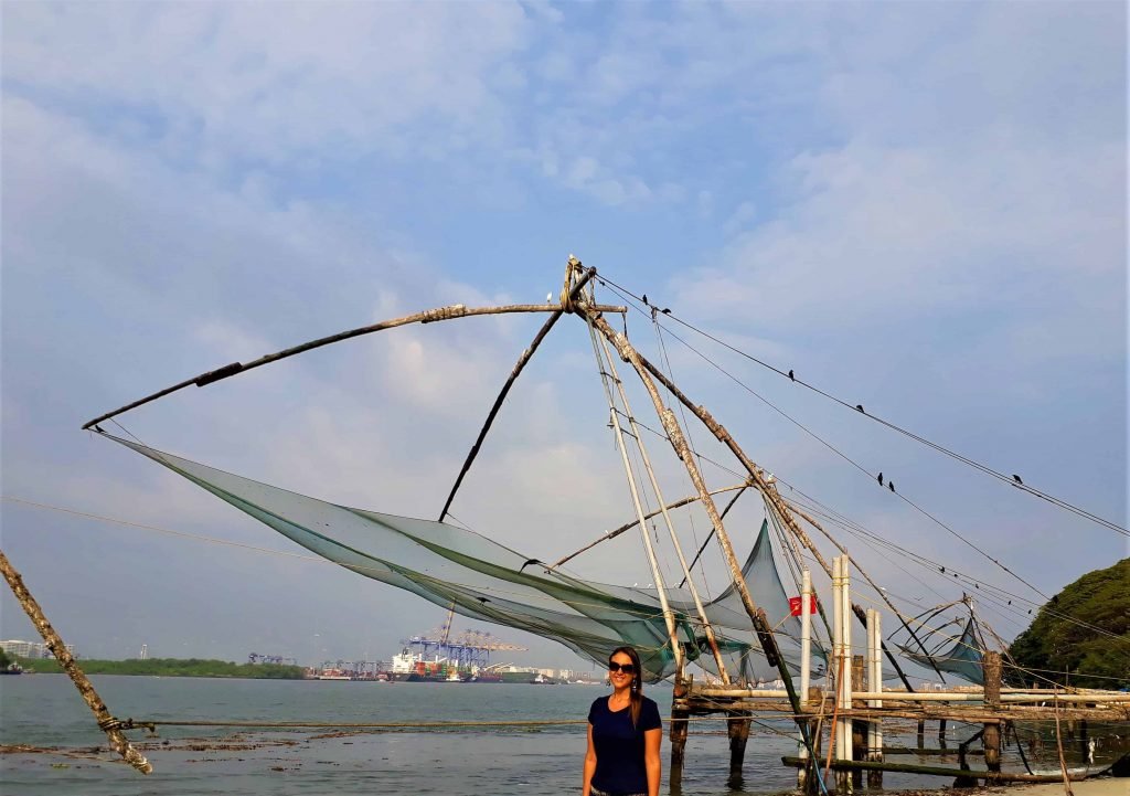 Gilsimara Caresia nas tradicionais redes de pesca de Kochi