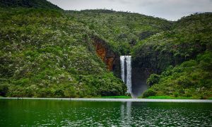 Cachoeira do Amanteigado uma das cachoeiras da Represa do Estreito (Rio Grande) | Foto: Ken Chu/Secretaria de Turismo do Governo do Estado de SP