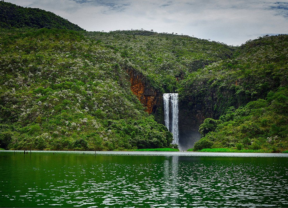 Cachoeira do Amanteigado uma das cachoeiras da Represa do Estreito (Rio Grande) | Foto: Ken Chu/Secretaria de Turismo do Governo do Estado de SP